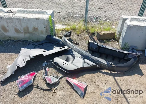 2016 Toyota Rav4 Xle z USA, uszkodzony, nr VIN 2T3WFREV2GW247317